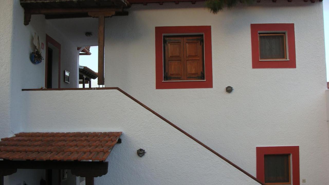 Captain George'S Apartments Патитири Екстериор снимка