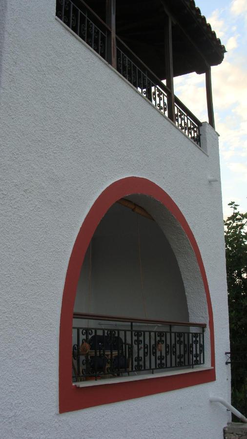 Captain George'S Apartments Патитири Екстериор снимка