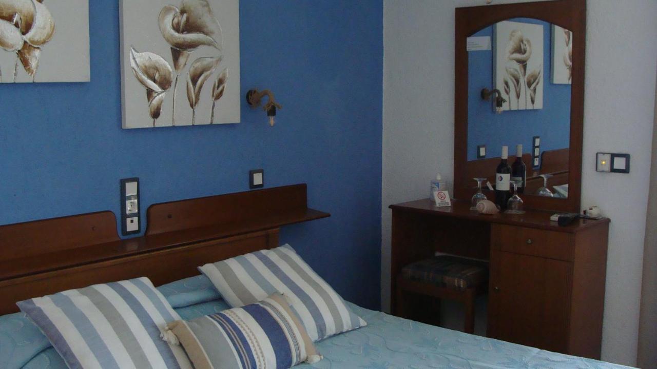 Captain George'S Apartments Патитири Екстериор снимка