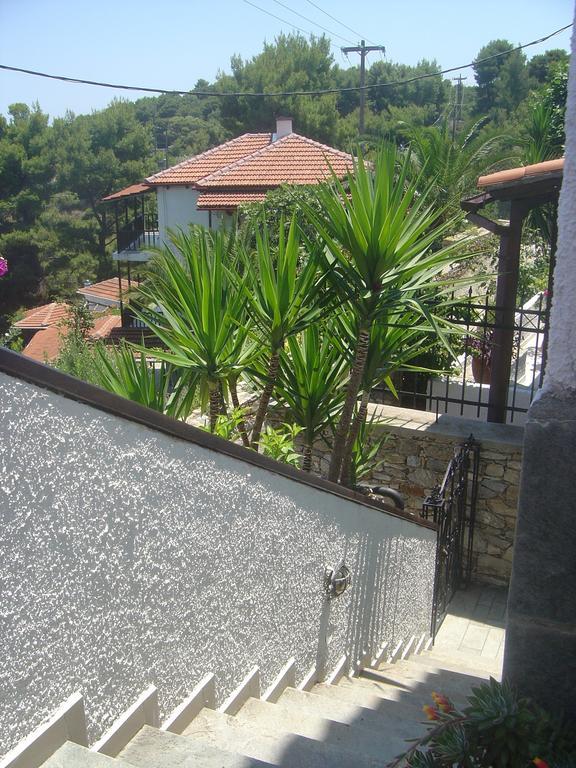 Captain George'S Apartments Патитири Екстериор снимка